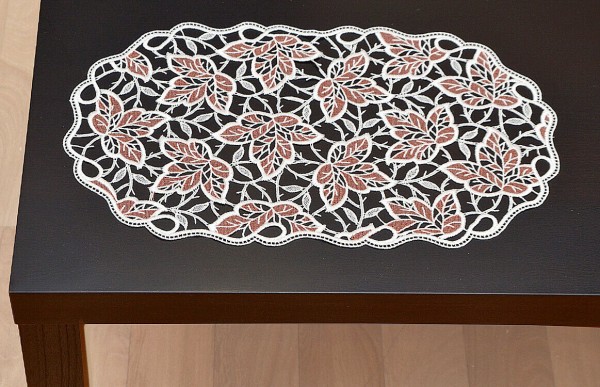 ovaler Tischläufer Deckchen aus Plauener Spitze® 26x45 Farbe: natur / rost